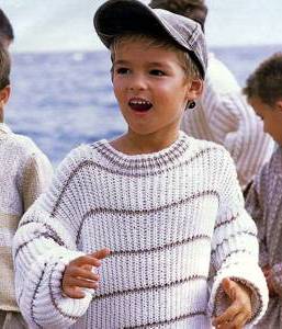 Детский вязаный пуловер